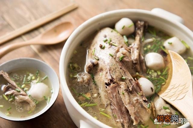 一年一度的中秋节快到了想给远方的朋友寄去一份心意除了送月饼还有哪些东西适合呢？