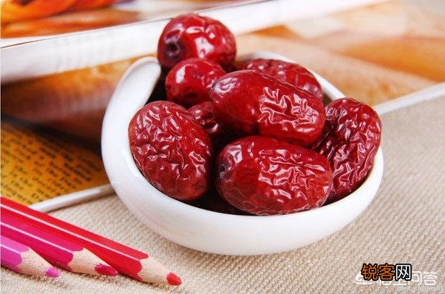 一年一度的中秋节快到了想给远方的朋友寄去一份心意除了送月饼还有哪些东西适合呢？