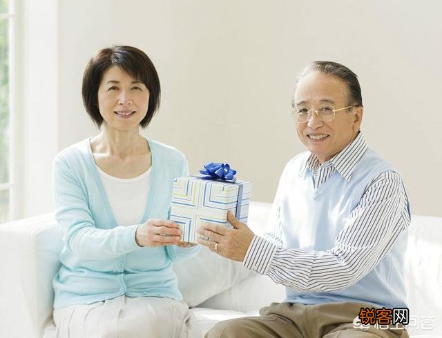 一年一度的中秋节快到了想给远方的朋友寄去一份心意除了送月饼还有哪些东西适合呢？