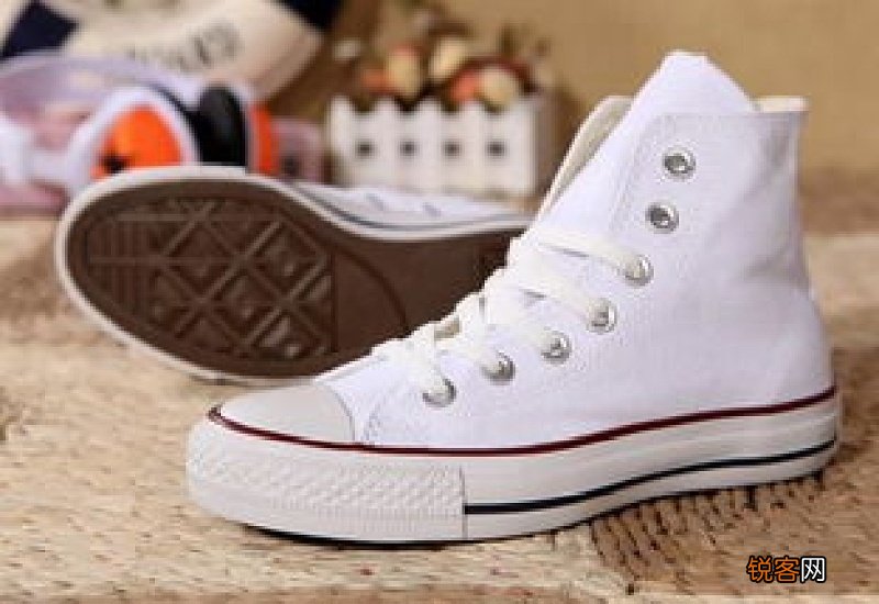 帆布鞋怎么隐藏鞋带呢 帆布鞋怎么隐藏鞋带