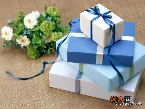 女朋友生日,除了送戒指、项链、包包、口红、手机之外,还能送什么好,之前那些都送了？