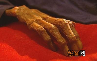 为何香河老人遗体经过几十年时间,表面还像打蜡,一点也没腐烂？