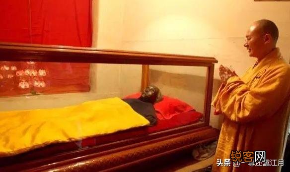 为何香河老人遗体经过几十年时间,表面还像打蜡,一点也没腐烂？