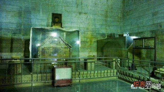 清东陵里乾隆慈禧的尸骨还存在吗？