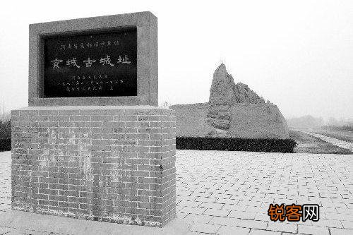 古代战争死过很多人,怎么很少挖出骸骨和兵器呢？