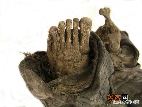 黄拙吾是谁,为什么死后要穿龙袍？