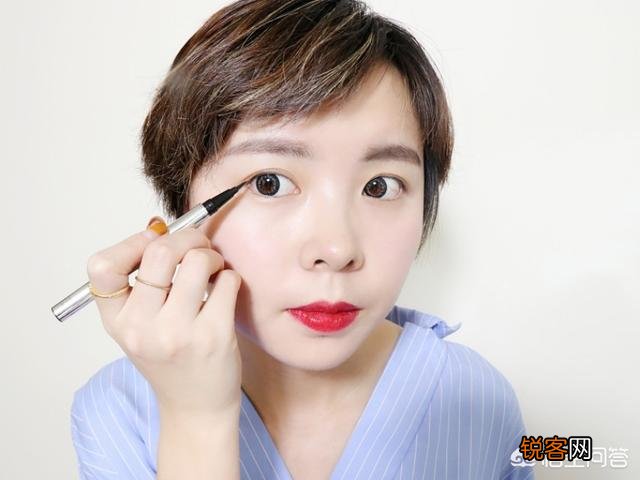 化妆至少需要哪些化妆品？