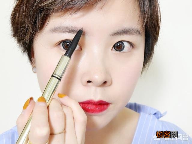 化妆至少需要哪些化妆品？