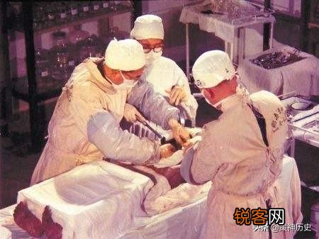 像辛追夫人这类古尸,看出土的照片明明很恐怖。为什么很多报道都说「栩栩如生」？