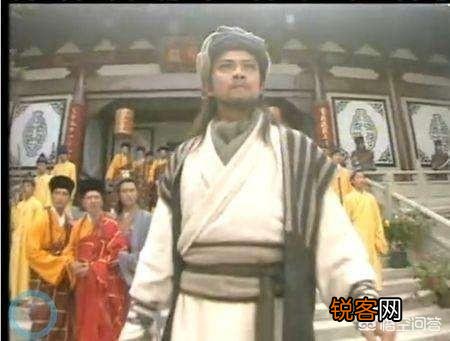 同样是契丹人当丐帮帮主,为什么乔峰被推翻,而耶律齐却获得一致认可？