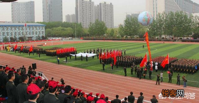 国内军事院校的排名和每年招生的名额,录取的分数在哪里可以看到？