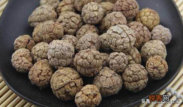 草果草寇肉蔻在卤水的区别？