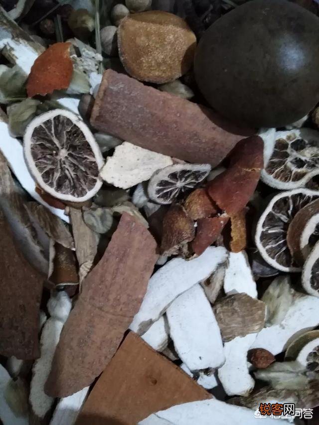 为什么卤肉有些是苦的,是错放了什么香料？