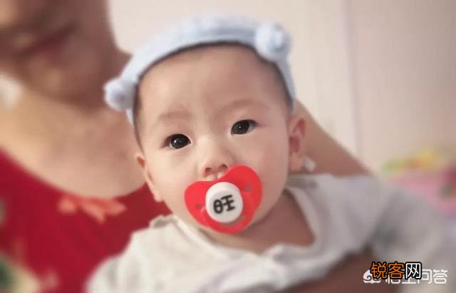 婴儿多大可以用安抚奶嘴？