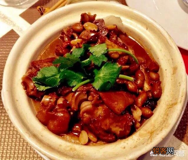 猪蹄红烧,清炖加什么样材料最好吃,请介绍真实做法？