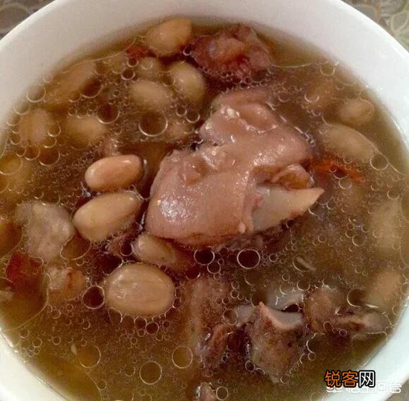 猪蹄红烧,清炖加什么样材料最好吃,请介绍真实做法？