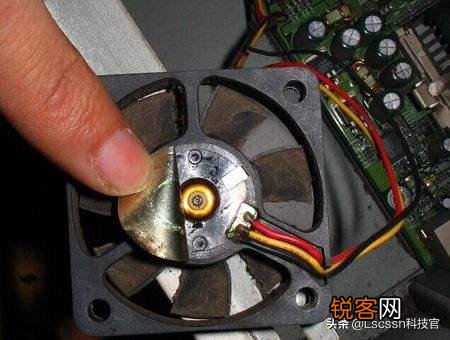 电脑风扇声音很大,最大的声音很大让人受不了,感觉都要炸了。但是没有其他异响,要去售后吗？现在很纠结？