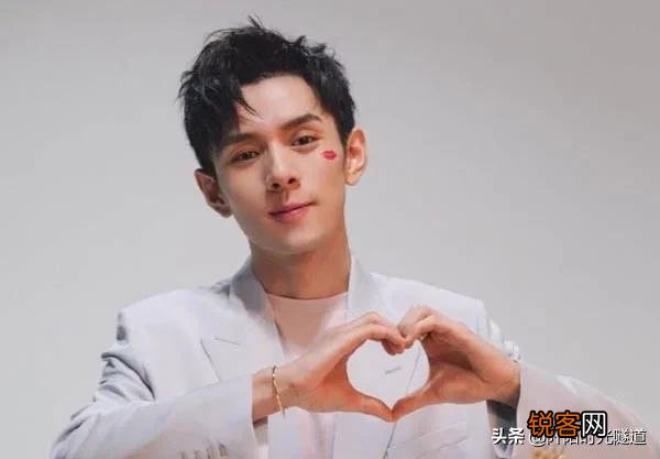 有的女人无才艺,仅凭姿色,直播赚得盆满锅满。你怎么看？