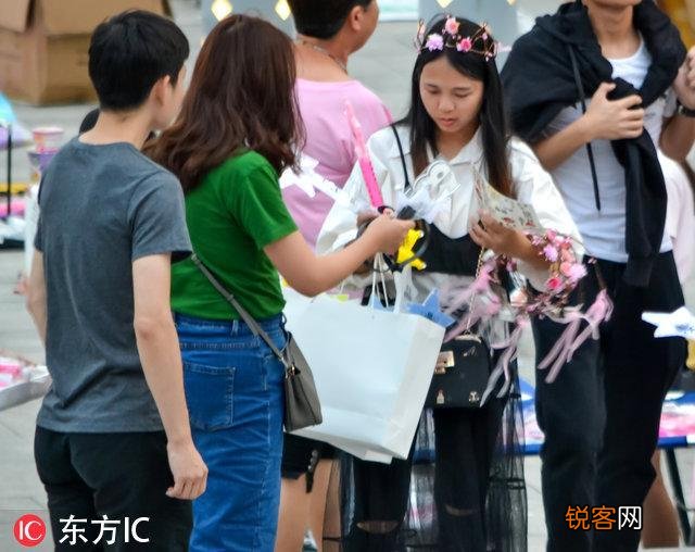 现在的直播带货以一敌百,没粉丝,没才艺的实体店怎么发展？