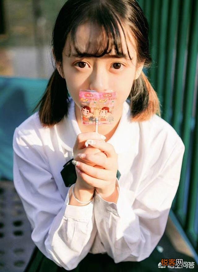 想买一个入门性价比比较好的单反,要求价格适中,你有哪些可以推荐？