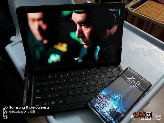 能否推荐一部手机,屏幕好一点的,处理器好一点的,价格适中的,主要是外放好一点的？