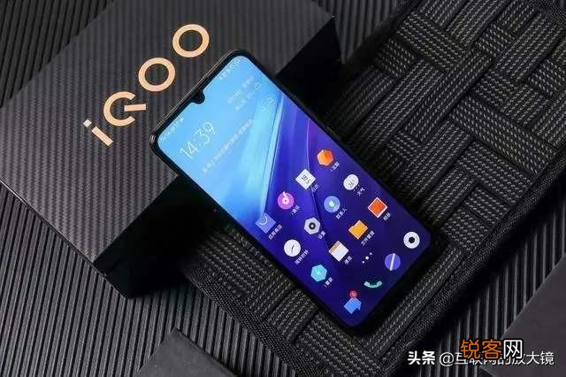 目前华为手机性能,比vivo强很多吗？怎么评价？