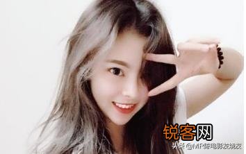 当年在《长江七号》里饰演“陈俊生”的黄蕾近况如何？听说已经出落成大美女了？