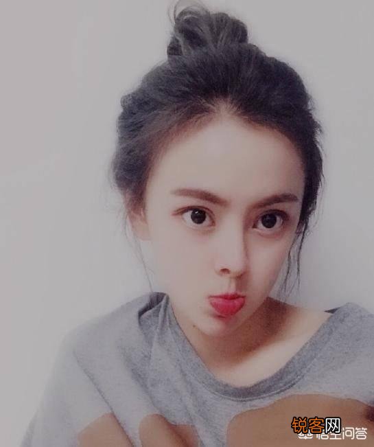 你们还记得《长江7号》里的“蛋挞头”陈俊生吗？她最近过得如何呢？