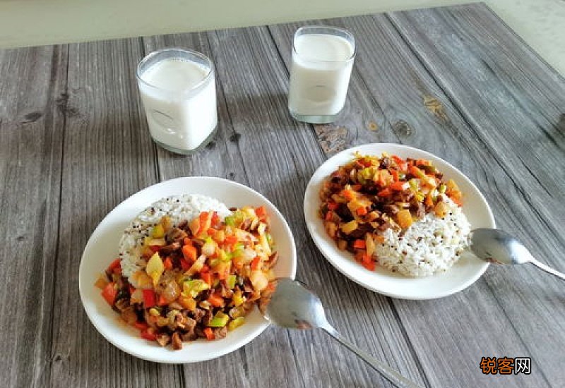 怎样蒸炒米饭 刚蒸的米饭如何快速做炒米饭