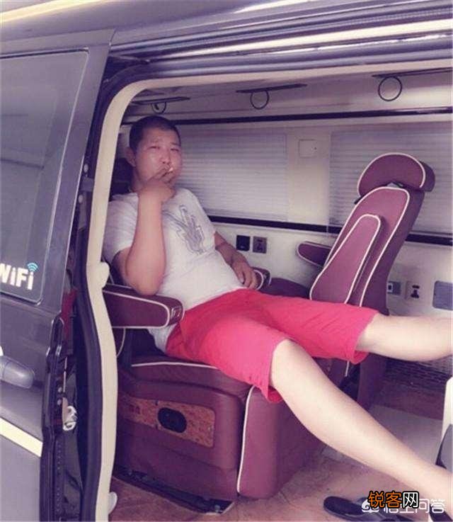 请问哪个平台当主播的条件最低？