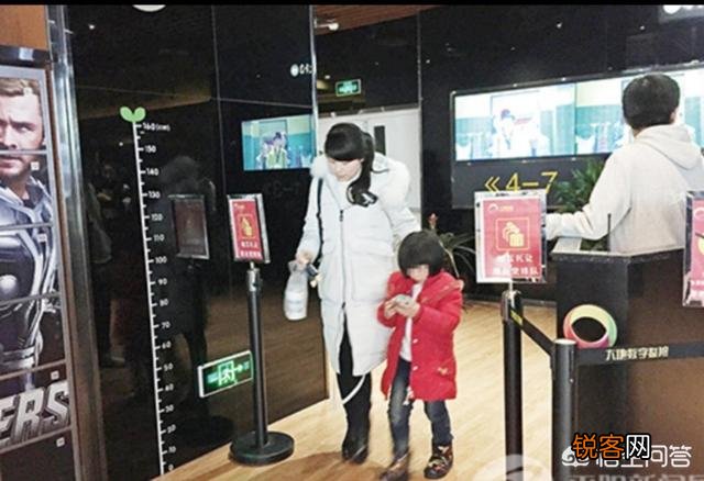 孩子七岁了,身高一米三五了,电影票需要买半价的吗？