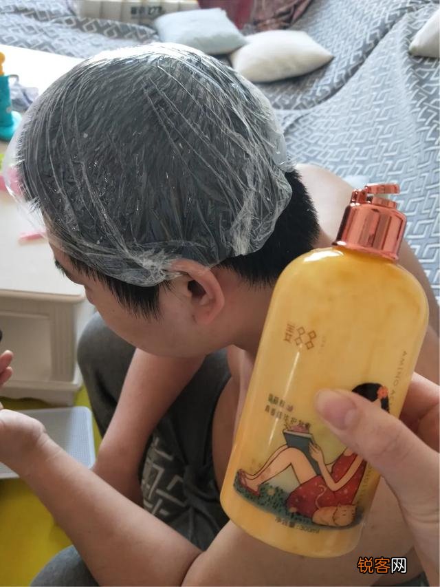 请问有适合油性头皮干性发质的好用护发素推荐吗？