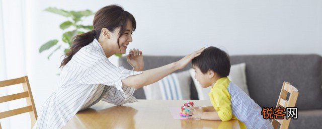 怎么教育孩子吃饭不要拖拉 如何引导孩子吃饭不要拖拉