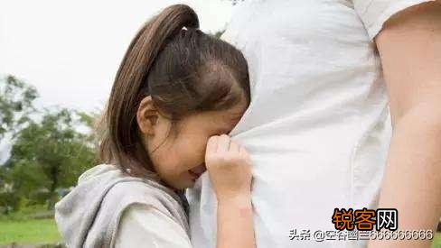 我和前妻在一起十年了,因为我出轨我们离婚了,我想挽回她,能帮帮我吗？