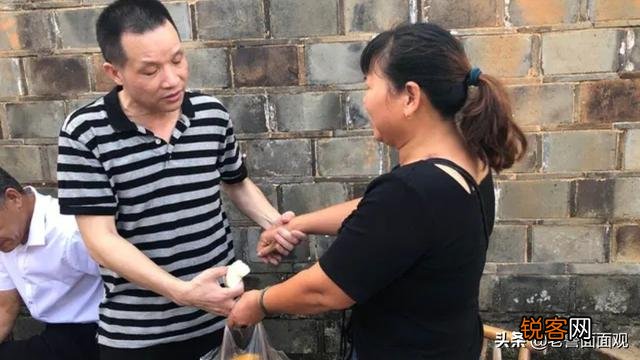 张玉环无罪释放,前妻宋小女是否应与现任丈夫离婚和他复婚？