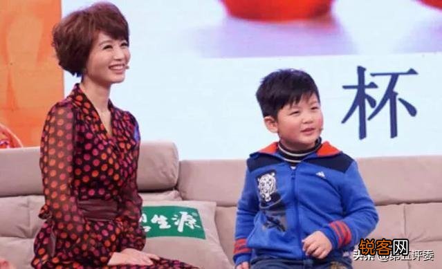 与傅程鹏离婚后,独自抚养儿子的程愫现状怎么样了？