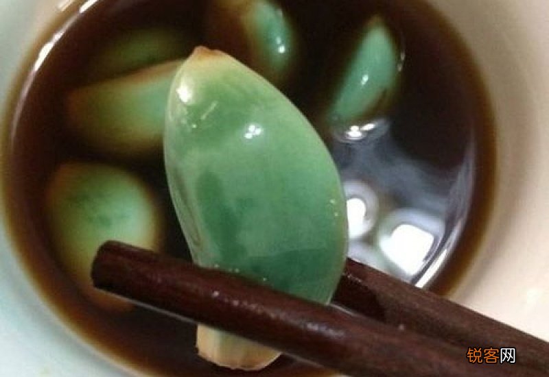 腊八蒜不变色能吃吗