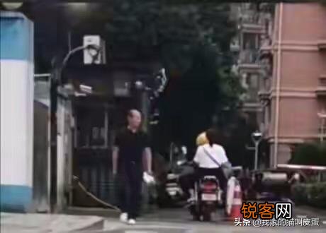 许某的前妻是不是庆幸和他离婚了？有没有感到后怕？