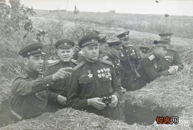 德军在奥廖尔同样部署了纵深防御,为何不能像苏军在库尔斯克突出部那样成功守住？