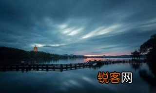 南屏晚钟表达了什么 南屏晚钟写了什么故事