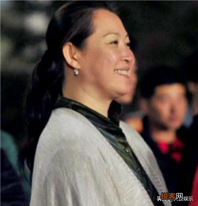 当初嫁给一无所有赵本山,成名后离婚的前妻葛淑珍,现状如何？