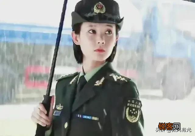 军旅剧的主角都要谈一场恋爱,《特战荣耀》会不会也掉入这个循环？