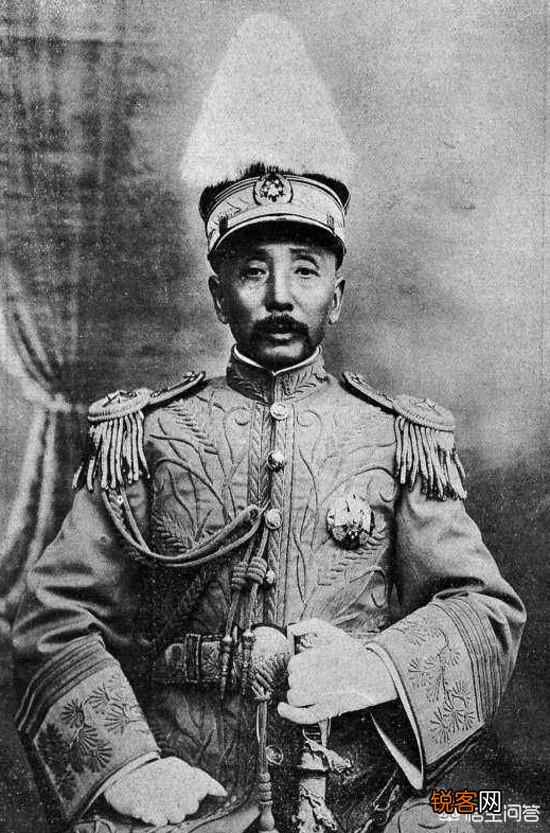 张作霖深夜回府,被站岗小兵骂爹,老张为何赏了小兵一个媳妇？
