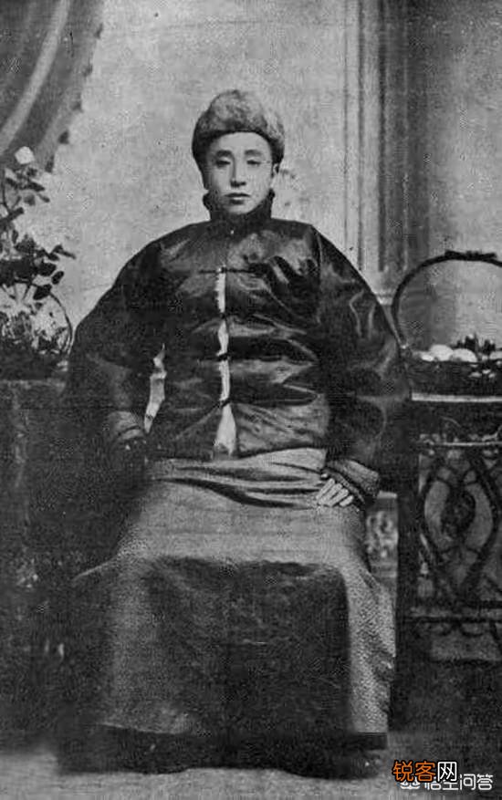 张作霖深夜回府,被站岗小兵骂爹,老张为何赏了小兵一个媳妇？