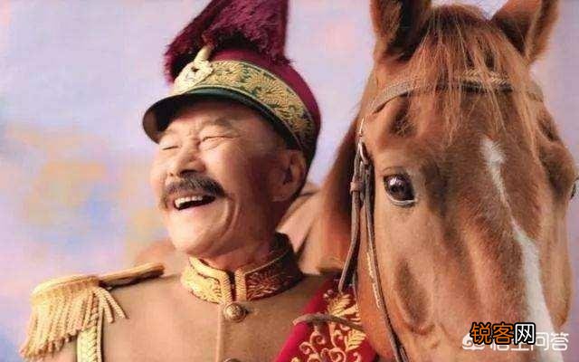张作霖深夜回府,被站岗小兵骂爹,老张为何赏了小兵一个媳妇？
