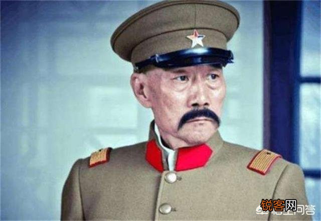 张作霖深夜回府,被站岗小兵骂爹,老张为何赏了小兵一个媳妇？