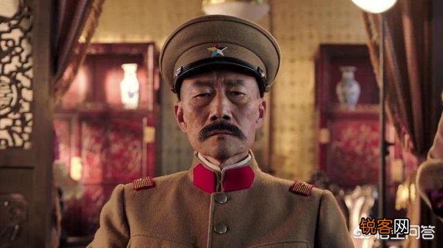 张作霖深夜回府,被站岗小兵骂爹,老张为何赏了小兵一个媳妇？