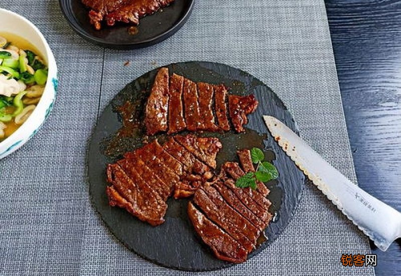 煎牛排大火还是小火煎呢