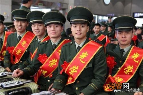 考上大专去当兵,两年后是转士官好,还是回来上学？