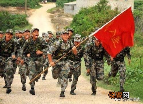 考上大专去当兵,两年后是转士官好,还是回来上学？